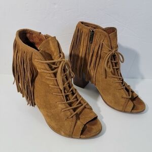 STEVE MADDEN NEWPORTE Tan Suede Boho Western Fringe Ankle Booties Sz 7B Festival